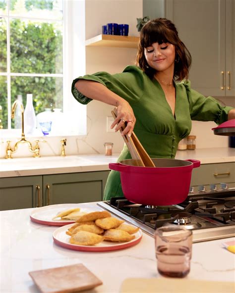 Selena gomez pan. Things To Know About Selena gomez pan. 